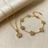 Nuevo Conjunto de Joyería de Moda con Incrustaciones de Circonita, Collar de Cinco Flores, Pendientes de Acero de Titanio, Colgante Elegante Versátil de 18K Venta al por Mayor