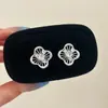 Pendientes de botón de corazón de moda minimalistas elegantes de lujo ligero para mujer, versátiles de nicho, alta gama, serie hueca, colección de pendientes de plata
