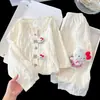Venta al por mayor del fabricante Pijamas para niñas, Ropa de estar tipo cárdigan de otoño, Conjunto de dos piezas para niñas pequeñas y jóvenes