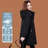 Chaqueta de alta gama de plumón de ganso para mujer, nueva moda de invierno 2026, longitud media, corte entallado y abrigo grueso de plumón de ganso blanco