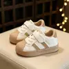Tênis branco infantil com biqueira de concha, calçados esportivos para meninos, novos modelos primavera e outono 2025, sapatos para meninas, calçados casuais para bebês