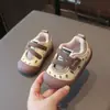 Zapatos nuevos para bebé cerrados para niños pequeños, zapatos de otoño para niños, zapatos antideslizantes de suela blanda para niños pequeños, zapatos de playa, zapatillas