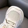 Tênis esportivos infantis, sapatos brancos para meninos, nova coleção de outono 2026, tênis de corrida para meninas, sapatos de malha para crianças, sapatos de outono para bebês