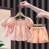Conjunto de dos piezas de top y pantalones cortos de manga corta con estampado de puntos ondulados para niña de estilo coreano