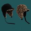 Uso de doble cara ~ Sombrero Lei Feng de felpa con estampado de leopardo para mujer, cálido, grueso, resistente al frío, para ciclismo con protección para las orejas, sombrero de aviador para hombre