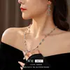 Colar Brincos Pingente Flor Cruzada Nicho Versátil Retro Elegante Corrente para Clavícula Moda de Alto Padrão Conjunto para Mulheres