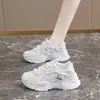 Tênis Dad Shoes Transfronteiriços para Mulheres 2025 Novo Verão Preto com Solado Grosso Respirável Lazer Viagem Estilo Quente