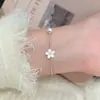 2024 Novas Explosões Pulseira de Flor Branca com Pérolas Sensação Cool Simples Alta Qualidade Pulseira Versátil Presente para Mulheres