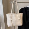 2025 Nueva Bolsa Tote Linda en Relieve Estilo Coreano Casual de Gran Capacidad para el Trabajo y el Traslado Bolso de Hombro de Alta Gama para Mujeres