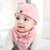 Venta al por mayor otoño nuevo gorro de bebé niño gorro para dormir de bebé traje de toalla para saliva de dibujos animados lazo de dos piezas 5730