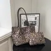 Bolsa Casual de Grande Capacidade para Mulheres 2025 Outono Novo Bolsa de Ombro Tongle Popular Estampa de Leopardo Bolsa Carteiro Tote Bolsa Saco