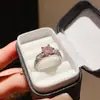 Anillo Abierto de Corona de Flores Redonda Geométrica de Circonita de Lujo Ligero Nicho Exquisito Retro de Gama Alta Elegante Joyería de Mano para Mujeres