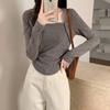 Camiseta de Veludo Alemão de Ombro Direito com Gola Quadrada para Mulheres Design de Outono e Inverno Nicho Camiseta Básica com Cintura Plissada Top Curto Trbottomy