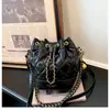 Nova Bolsa de Corrente Outono/Inverno 2026 Feminina Estilo Coreano Simples Versátil Grande Capacidade Design de Bolsa Saco Bolsa Pequena de Ombro Único