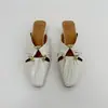 Sandalias Cerradas Doradas para Mujer, Nueva Moda 2026 Mocasines Blancos Crudos de Punta Cuadrada y Tacón Medio