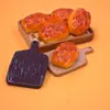 YQT simulação bolsa de bife Wellington brincadeira de comida ornaments de cena de padaria bandeja com textura de madeira louça acessórios de resina DIY