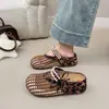 Sandálias de Exterior com Decoração de Pérolas para Mulheres 2026, Aumentadoras de Altura de Nicho Mais Vendidas Resistentes ao Desgaste Moda Dopamina Chinelos Fechados