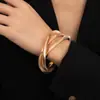 Pulseira Personalizada Exagerada de Três Camadas Estilo Europeu e Americano, Design de Metal Vintage Multicamadas de Luxo Leve, Joia Elegante Empilhável, Pulseira Elástica