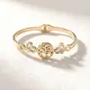 Oferta Especial Suministro Directo Nuevo Estilo Moda Europea y Americana Transfronteriza Pulsera de Acero de Titanio para Mujer Joyería de Alta Calidad que No Pierde el Color Adornos de Nácar Blanco