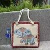 Nuevo Paño de Arena Bolsa de Flores de Seda Dorada Bolso de Hombro Bolso Tote de Gran Capacidad Bolsa de Lona Estilo Nacional Peonía Bolsa de Compras Portátil