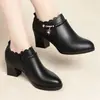 Zapatos para Madre Suela Suave Planos Cómodos para Mujer 2026 Otoño Nuevo Estilo Elegantes para Mujeres de Mediana Edad y Mayores Tacón Medio Piel Suave Tacón Grueso Zapatos Pequeños de Cuero
