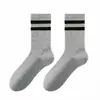 Calcetines de Rayas Horizontales Bicolores Tendencia Otoño e Invierno Negro, Blanco y Gris para Mujer, de Media Pantorrilla, Combinados con Pantalones de Tiburón, Calcetines Largos de Tendencia para Ropa de Exterior