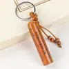 Colgantes de llavero para coche de madera de durazno al por mayor para fabricantes con escrituras budistas, el Mantra Shurangama, sutras auspiciosos y amuletos de la fortuna, disponibles para vendedores ambulantes