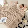 Venta al por mayor de fábrica Manta Gruesa Anti-Conejo de Felpa Manta de Felpa Burbuja Manta para Siesta en la Oficina Funda de Manta para Sofá Manta de Regalo