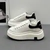 Zapatillas Versátiles de Plataforma con Suela Gruesa y Aumento de Altura de Nuevo Estilo para Primavera y Otoño 2025, Versión Coreana, Estilo de Celebridad de Internet, Zapatos Blancos para Mujer