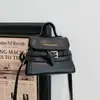 Bolsa de Mão Vintage de Nicho para Mulheres, Nova Bolsa Quadrada Pequena Estilosa para o Inverno de 2025 com Alto Valor Estético, Bolsa Transversal Texturizada