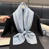Bufanda minimalista 90 para mujer 2025 nuevo sentido de alta gama primavera y verano bufanda versátil estilo deportivo bufanda corbata venta al por mayor