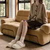 Chinelos femininos de algodão removíveis e laváveis, novo estilo outono/inverno, impermeáveis, adequados para uso externo, com solas antiderrapantes, forro de fleece e design espessado para aquecimento