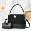 Bolsa de Mão Retro de Luxo para Mulheres 2025 Novo Estilo Moda Acessível Versátil Bolsa de Ombro Transversal Elegante Bolsa Saco