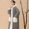 Pijama Quente com Capuz Xadrez para Mulheres, Espessado com Forro de Algodão, Conjunto de Roupão Longo Coral Fleece para Casa, Estoque Pronto de Fábrica (Vermelho)