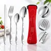 Set de cubiertos de acero inoxidable de tres piezas para Amazon, que incluye cuchillo para bistec, tenedor y cuchara, en una bolsa de tela creativa, adecuado para estudiantes y uso al aire libre