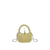 Mini bolsa de camurça para mulheres, novo estilo 2026, retrô e única, pequena bolsa tote com alça de corrente, exalando uma sensação de luxo.