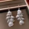 Pendientes Vintage con Borla de Pétalos Huecos, Nicho de Lujo Ligero, Estilo de Alta Gama, Ganchos Elegantes para Orejas, Pendientes Versátiles de Moda Únicos para Mujeres
