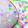 Accesorios populares para manicura de trébol artificial estilo caricatura, mini tachuelas florales de color sólido versátiles, accesorios de resina