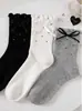 26 Calcetines Largos de Lunares Nuevos para Primavera y Verano para Mujer, Calcetines para Mujer con Lazo de Cinta Blanco Leche, Calcetines Holgados Estilo JK Estilo Japonés