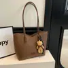 Bolsa Tote Europeia Transfronteiriça de Nicho 2026 Nova Textura de Alta Qualidade Moda Versátil Casual Retro Bolsa de Ombro de Mão