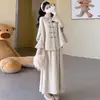 Conjunto de Dos Piezas de Maternidad Estilo Chino Otoño/Invierno 2026 Chal tipo Capa con Botones de Rana Retro + Tejido de Punto de Cuello Alto con Mangas de Campana