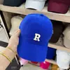 Gorra de Béisbol Color Café R-Label para Mujer con Circunferencia de Cabeza Grande, Efecto Adelgazante y Estilizador del Rostro, Gorra Deportiva Versátil para Hombre, Gorra de Pico Trendy Estilo Coreano