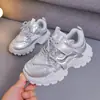 Nuevas Zapatillas de Malla para Niños de Primavera y Otoño, Zapatos de Padre Estilo Coreano con Suela Suave, Zapatos Blancos Ligeros para Niños y Niñas, Versátiles y Antideslizantes