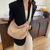 2025 Novo Corduroy Estilo Japonês Casual Artístico Ombro Crossbody Bolsa Feminina Veludo Fresco Grande Capacidade Estilo de Deslocamento