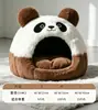 Suministrada directamente por el fabricante, la casita para perro de panda pequeña está engrosada y ampliada para el calor invernal, adecuada para otoño e invierno, y puede usarse todo el año como una casa cerrada para gatos.