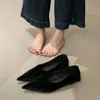 Temporada de Primer Encuentro~Tacones altos de terciopelo suave estilo francés con escote en V y punta fina para mujer, sencillos y elegantes, adecuados para el trabajo, efecto adelgazante, zapatos de salón bajos