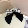 Pinza para el cabello estilo Xiaoxiang, temperamento retro, diamantes de imitación, camelia, cuadros blancos y negros, lazo de terciopelo negro, pinza de resorte