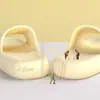 Zapatillas caseras de nuevo estilo para mujer, antideslizantes, adecuadas para parejas en el baño, de suela gruesa, para vacaciones de hotel y ocio, sandalias de EVA para hombre, al por mayor