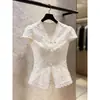 Camisa feminina de manga curta, novo estilo verão 2026, moderna e elegante, caimento justo, acinturada, top bordado com bordado de caveira