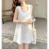 Vestido tipo tank top blanco sin mangas para mujer, nuevo modelo 2026, simple, elegante y de buen gusto, con un diseño chic estilo francés, vestido de verano
